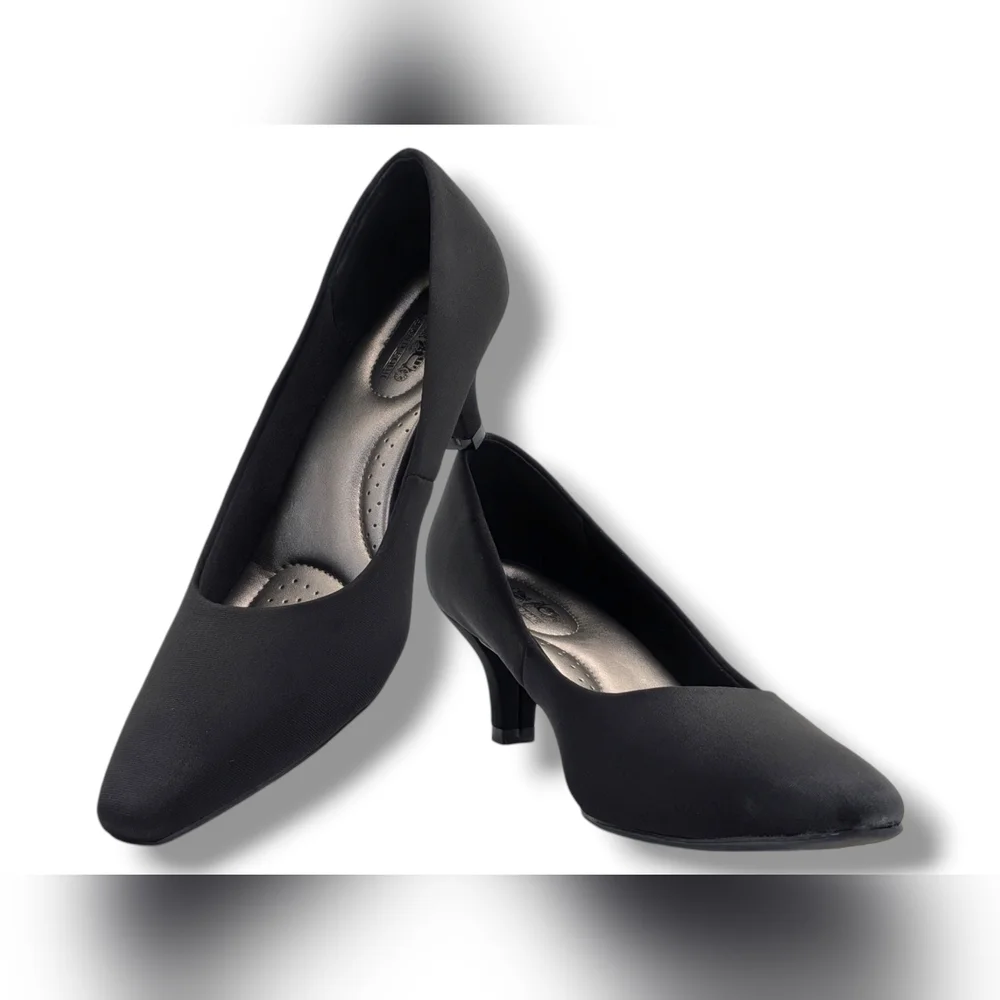 Coach and Four Women Sz 9 Satin Black Cushioned Round Toe Slip-In Mid-Heel Pumps